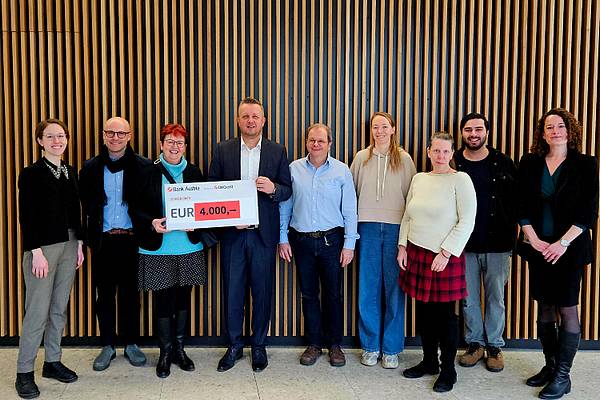 Einige Mitglieder der Campus Beats mit Rektor Heimo Sandtner und der Geschäftsführung von die boje. 