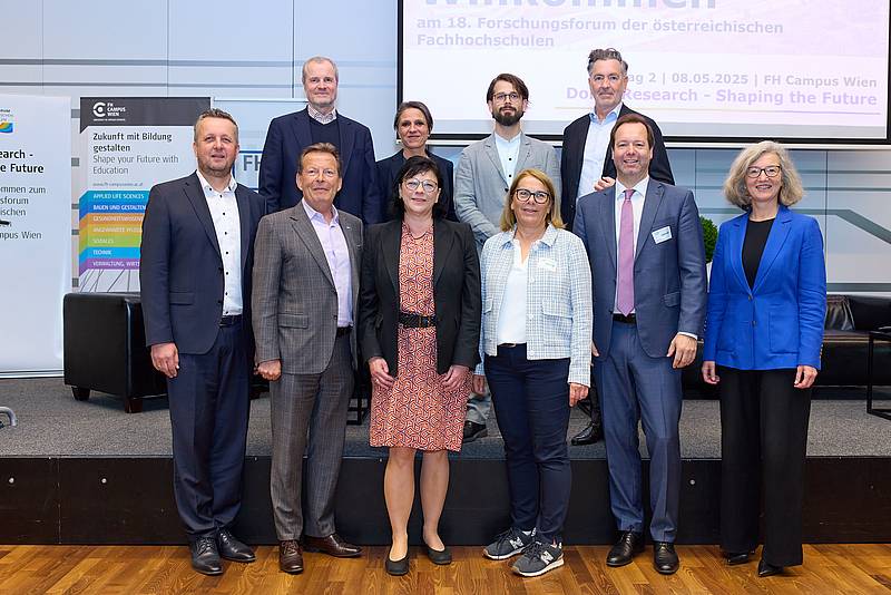 Gruppenfoto der Geschäftsleitung und des Rektorats der Hochschule Campus Wien