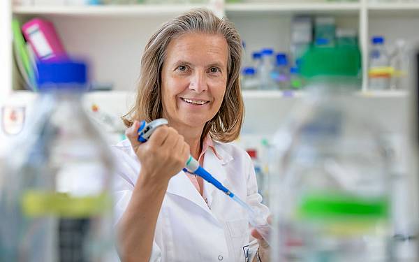 © Hochschule Campus Wien/Schedl Forscherin Ines Swoboda im Labor.