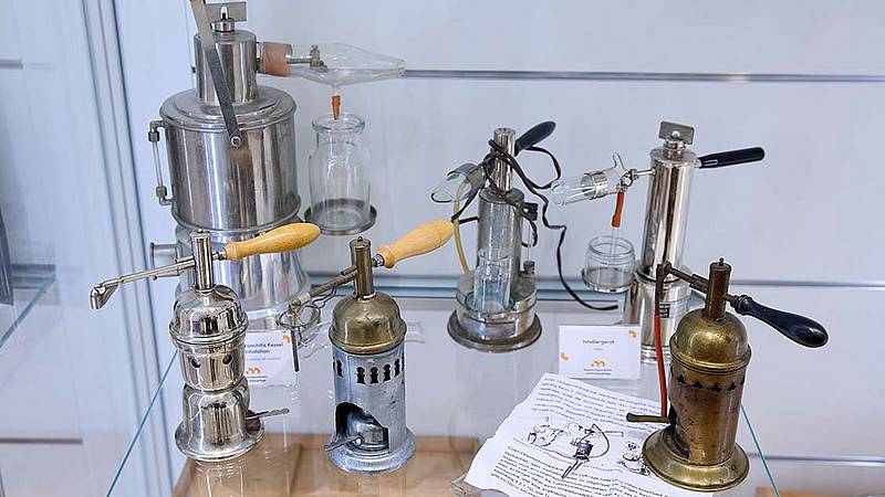 Verschiedene Inhalatoren mit Petroleum und nach Goldschmid aus dem Jahr 1940