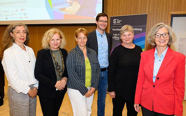 Eine Gruppe von 8 Personen