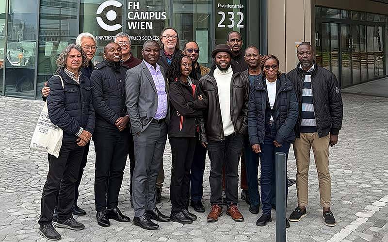 Group photo of the project team in front of Hochschule Campus Wien