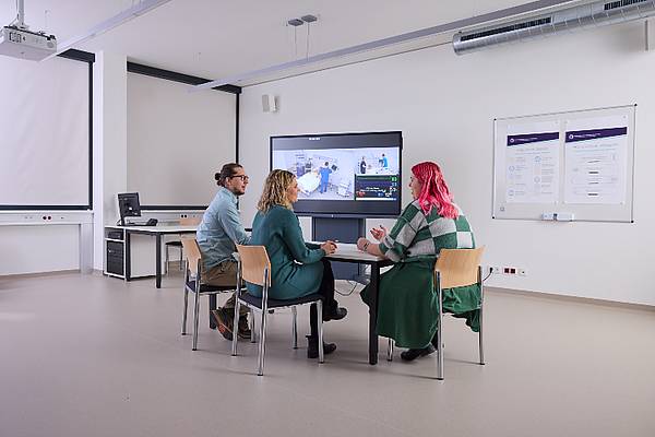 Einblicke in das neue interprofessionelle Masterprogramm „Simulation in Health Care (I-SIM)".