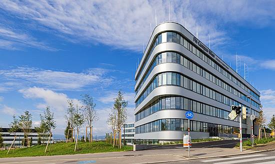 Das neue Haus am Hauptstandort ragt in den Himmel