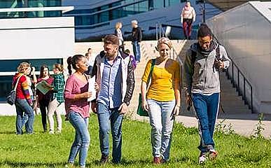 Personen auf Infoveranstaltung