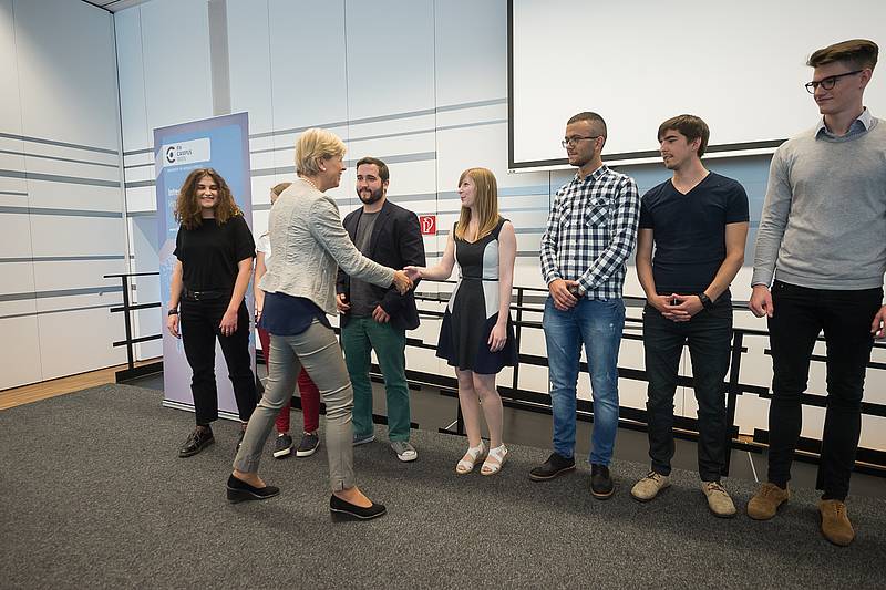 Rektorin gratuliert persönlich