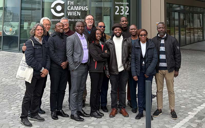 Gruppenfoto des Projektteams bei der Hochschule Campus Wien