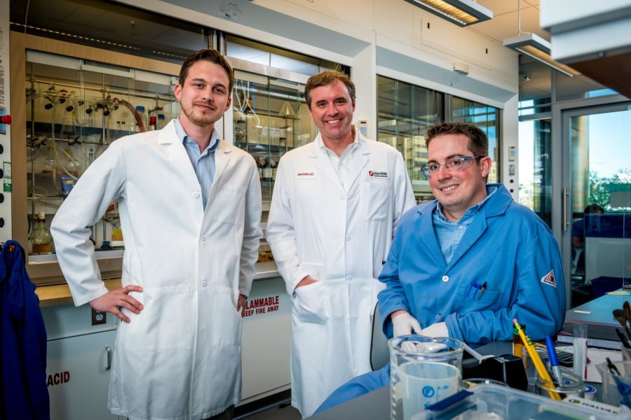 drei Wissenschafter in ihrem Labor in Harvard