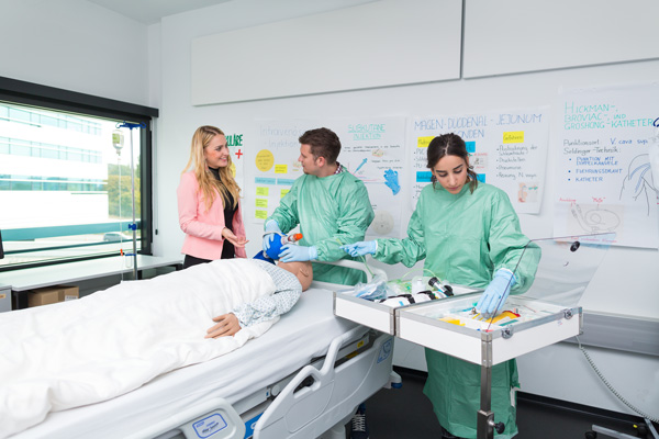 Studierende in Funktionsraum