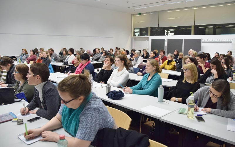 Publikum im Vortragssaal