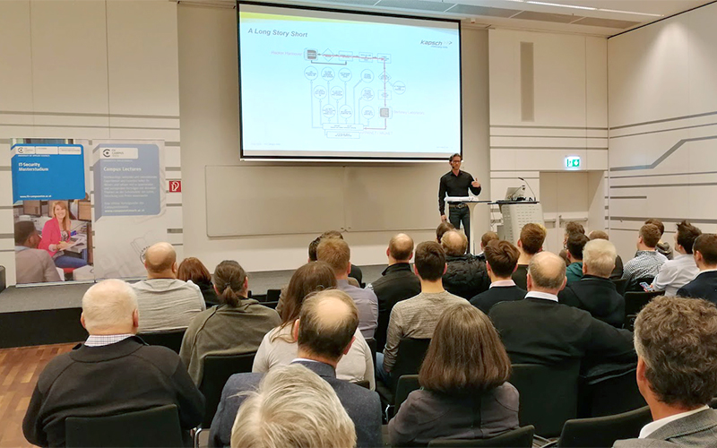 Timo Jobst (Kapsch BusinessCom) bei der Campus Lecture IT-Security