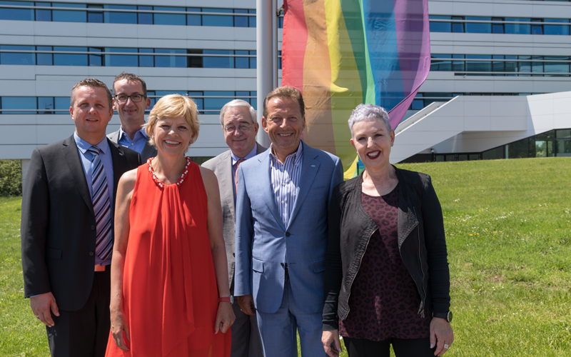 Hochschulleitung hisst wieder Regenbogen-Fahne © Carolina Frank