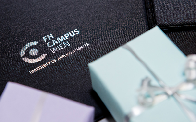 © HCW/Auer Urkunde und Geschenk