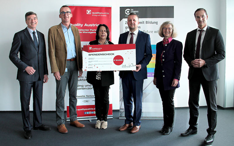 Übergabe des symbolischen Schecks in Höhe von 10.000 Euro an die Wiener Frauenhäuser, Gruppenfoto 