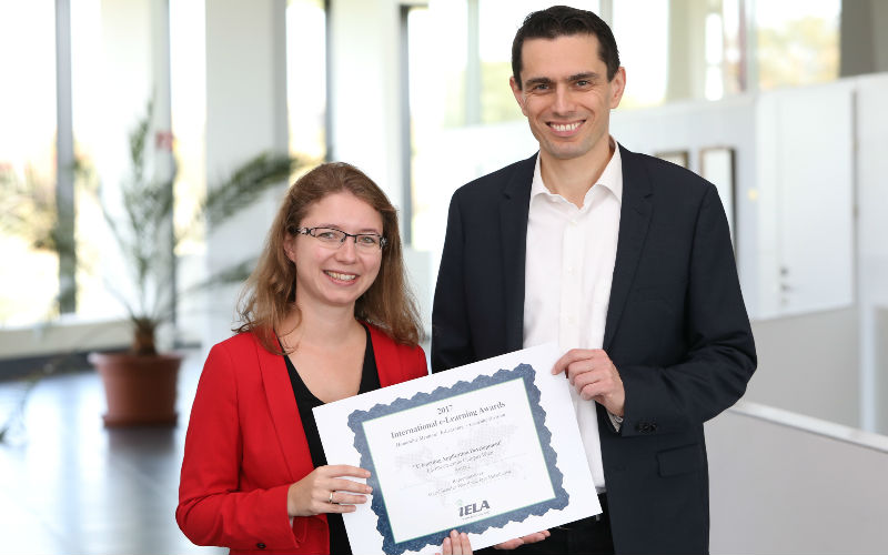 Sigrid Schefer Wenzl und Studiengangsleiter Igor Miladinovic