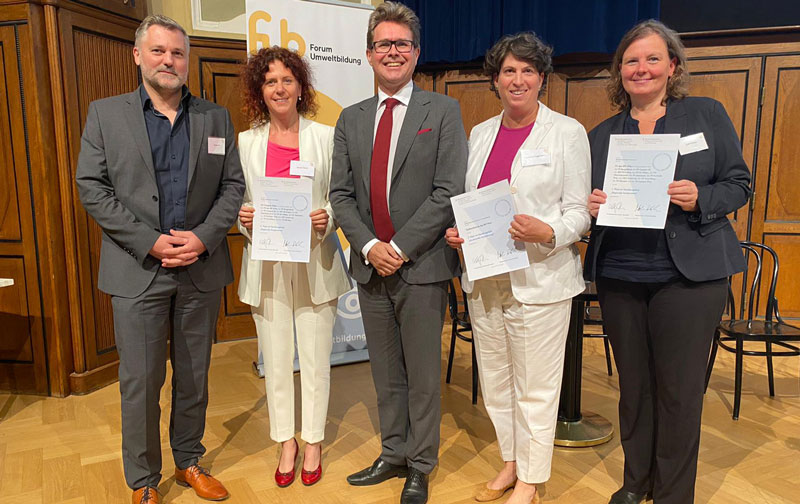 (c) FH Campus Wien Gruppenbild mit fünf Personen