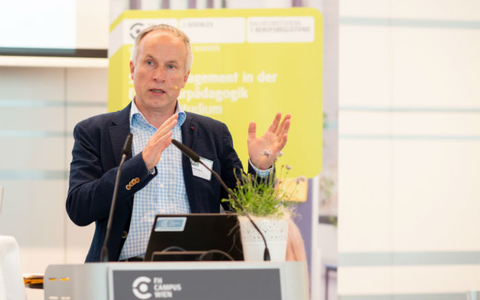 Bernhard Rauh am Podium