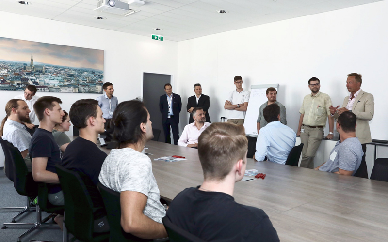 © TÜV AUSTRIA Studierende des Masters Green Mobility im Rahmen der Exkursion bei TÜV AUSTRIA