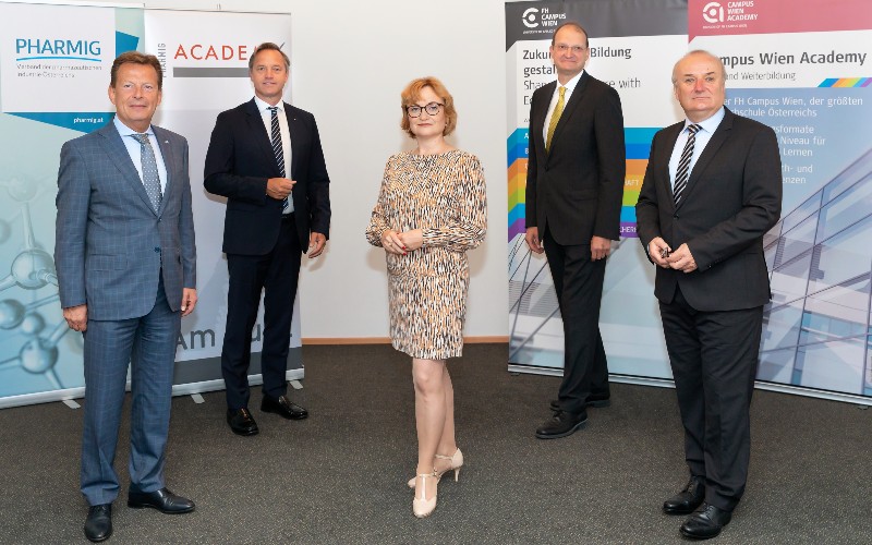 v.l.n.r.: Wilhelm Behensky, Vorsitzender der Geschäftsleitung; Robin Rulmer, Präsident der PHARMIG ACADEMY, Vizepräsident der PHARMIG; Eva Waldmann, Leiterin der PHARMIG ACADEMY, Alexander Herzog, Generalsekretär PHARMIG, Franz Gatterer, Prokurist der Campus Wien Academy