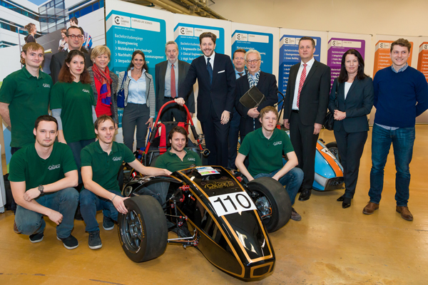 Gruppenfoto Racing Team, Harald Mahrer und Hochschulleitung