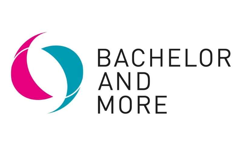 © Bachelor and More Ein Logo, bestehend aus dem Schriftzug Bachelor and More und zwei ovalen Formen, die ineinander greifen