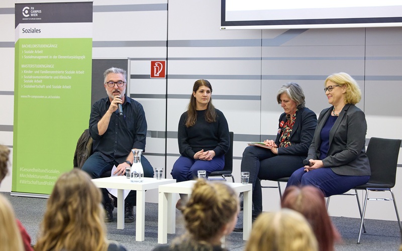 Vortragende am Podium