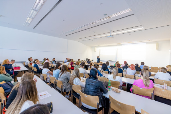 Publikum der Fachtagung des Studiengangs Sozialmanagement in der Elementarpädagogik