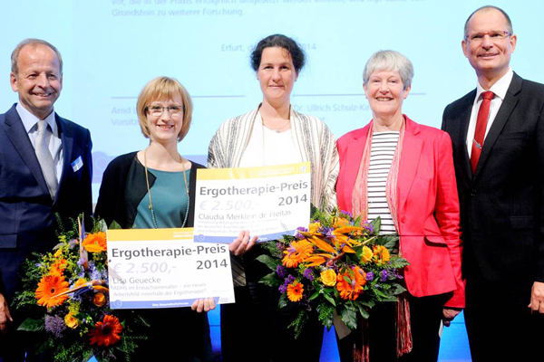 Claudia Merklein de Freitas, Absolventin des Masterlehrgangs Ergotherapie, erhielt für ihre Masterthese den Ergotherapiepreis 2014 des Deutschen Verbandes der Ergotherapeuten.