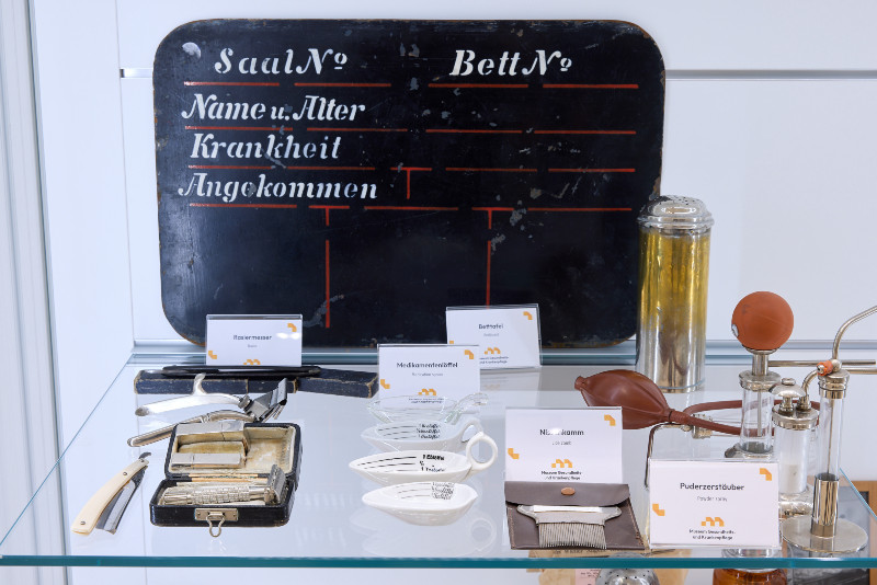Einblick in das Museum der Gesundheits- und Krankenpflege an der Hochschule Campus Wien.