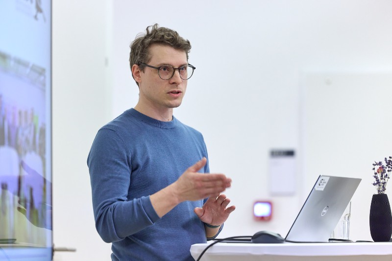 Projektleiter Sebastian Geyer bei der Eröffnung des neuen Labs. 