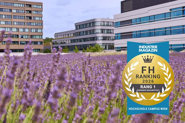 Das Lavendelfeld rund um den Campus mit einem Siegel "1. Platz im FH-Ranking".