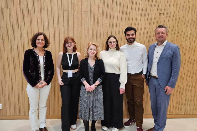 Bundesministerin Eva-Maria Holzleitner mit dem Vorsitzteam der Bundes-ÖH, HCW-Geschäftsführerin Doris Link und Rektor Heimo Sandtner.