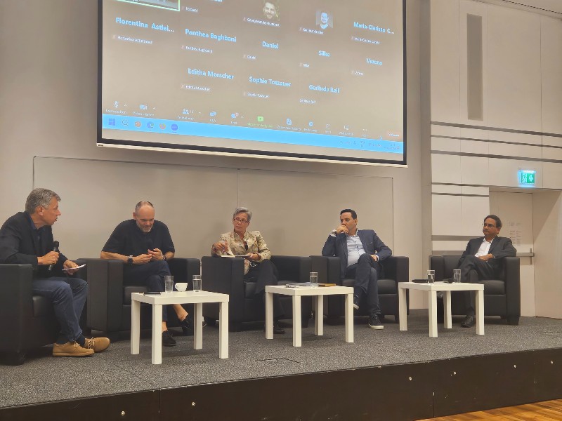 Die Teilnehmer*innen der Podiumsdiskussion.