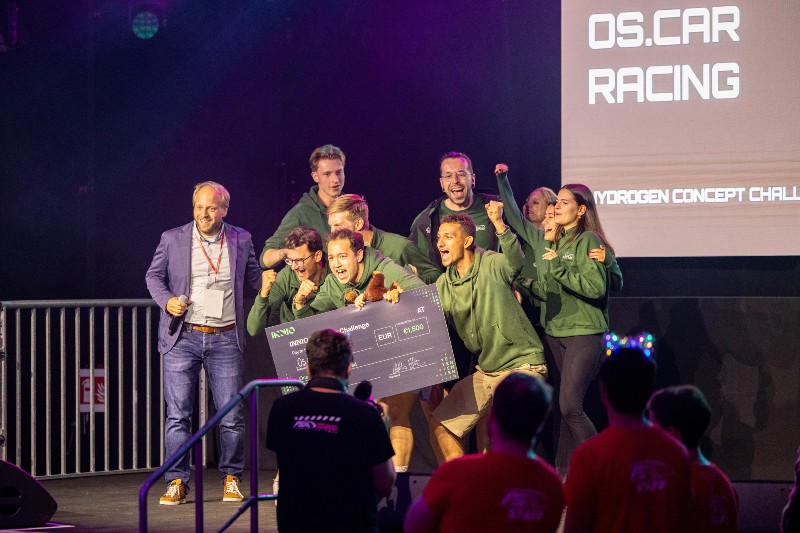 © Os.Car Racing Team Das Os.Car Racing Team bei der Preisverleihung.