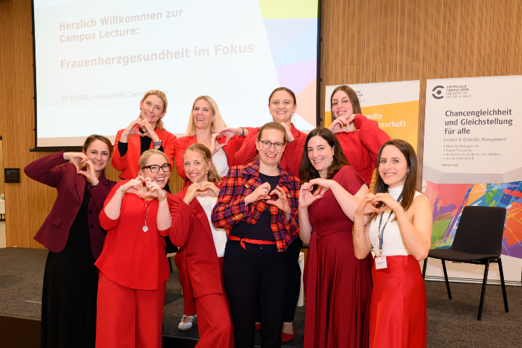 © Hochschule Campus Wien/Leitner Eine Gruppe von Frauen, gekleidet in Rot.