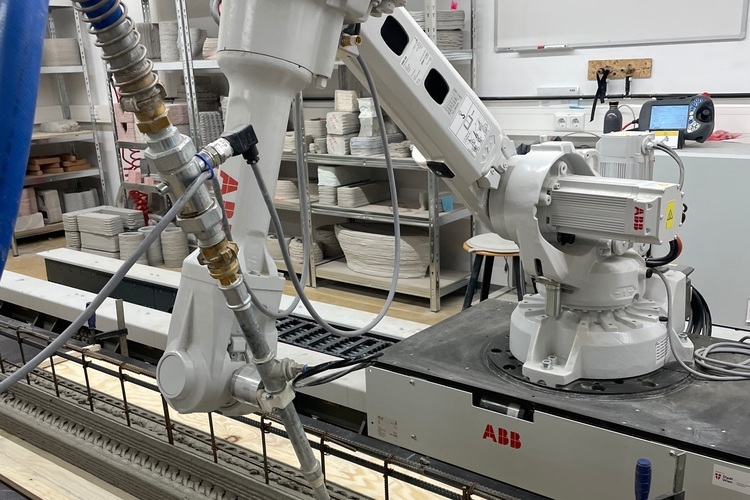 Einblicke in das Labor, wo 3D-Betondruck umgesetzt wird. 